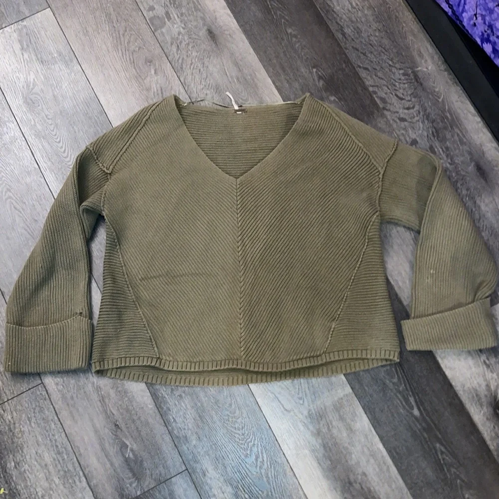 free people la brea v neck sweater in drab olive / army green - Picture 2 of 10